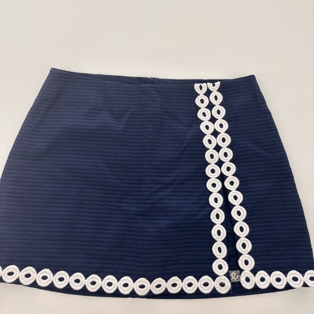 Lilly Pulitzer Navy Blue SKORT with White Accents Size 4